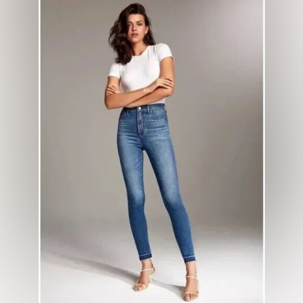 ARITZIA Denim Forum The Lola High Rise Skinny Crop